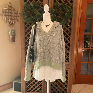 POL Cozy Soft textured Cabincore Sage Green Women’s Medium Hoodie Sweater